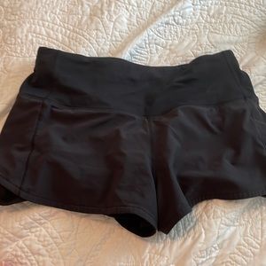Lulu speed up shorts. HR & 2.5” inseam